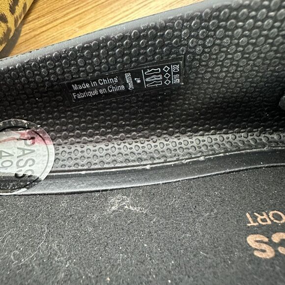 Crocs Ballet Flats Womens 7 Beige Animal print Slip on Casual Comfort - Picture 7 of 10